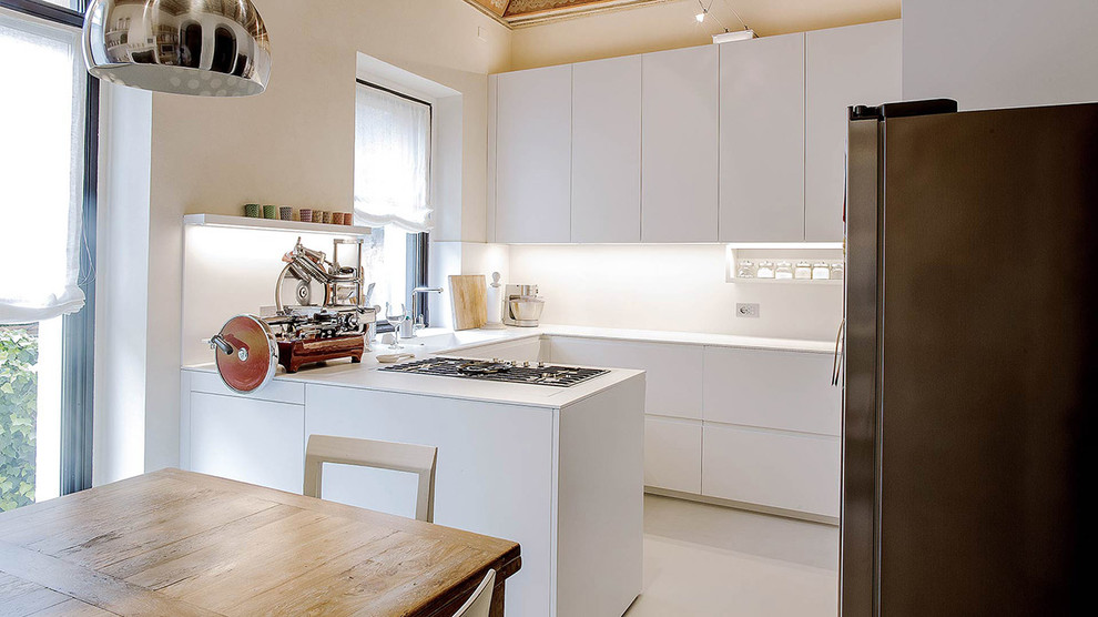 This is an example of a contemporary kitchen in Bologna.