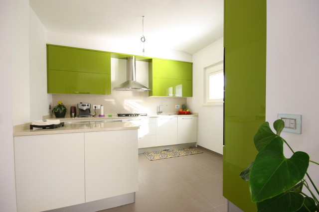 Cucina moderna laccata lucida verde - Contemporaneo - Cucina - Bologna - di  Squadrani | Arredamenti su misura | Houzz
