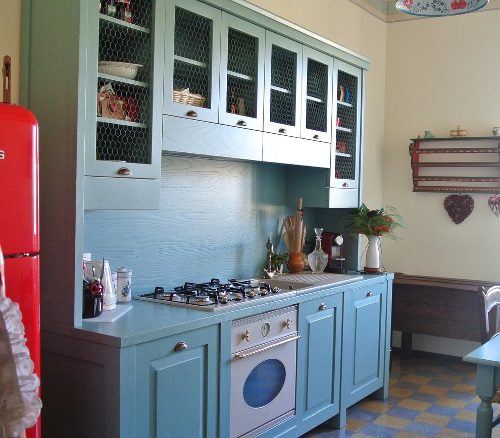 Shabby-chic style enclosed kitchen in Rome.