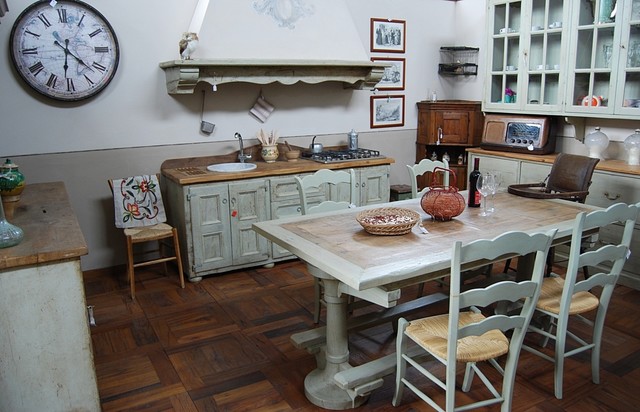 8 Ispirazioni Old Style per Cucine di Campagna Moderne