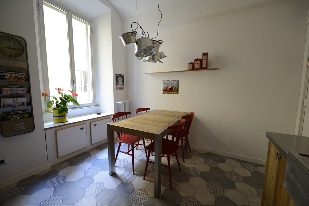 ローマにあるエクレクティックスタイルのおしゃれなキッチンの写真