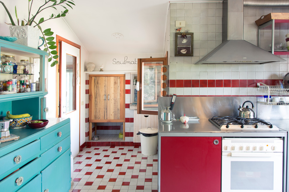 This is an example of a bohemian kitchen in Venice.