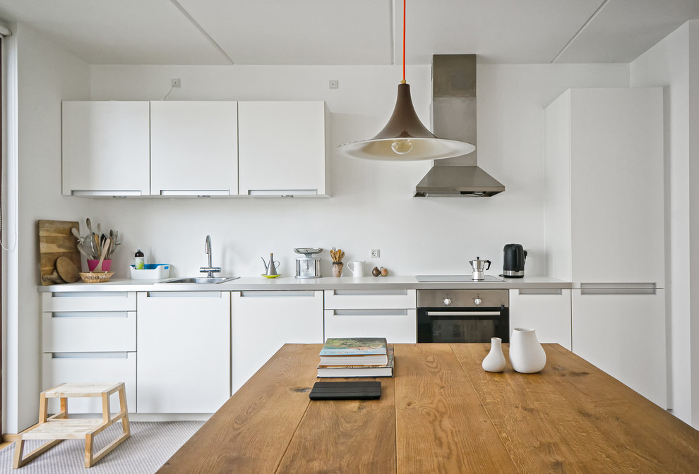アムステルダムにある中くらいなコンテンポラリースタイルのおしゃれなキッチン (無垢フローリング) の写真