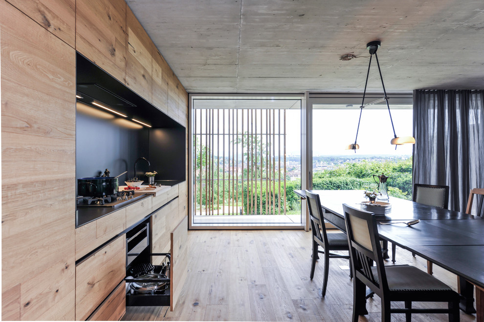 Foto di una piccola cucina abitabile contemporanea con top in laminato