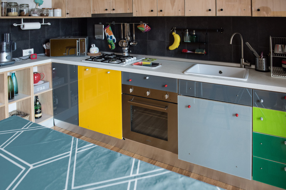 Design ideas for a modern kitchen in Naples.
