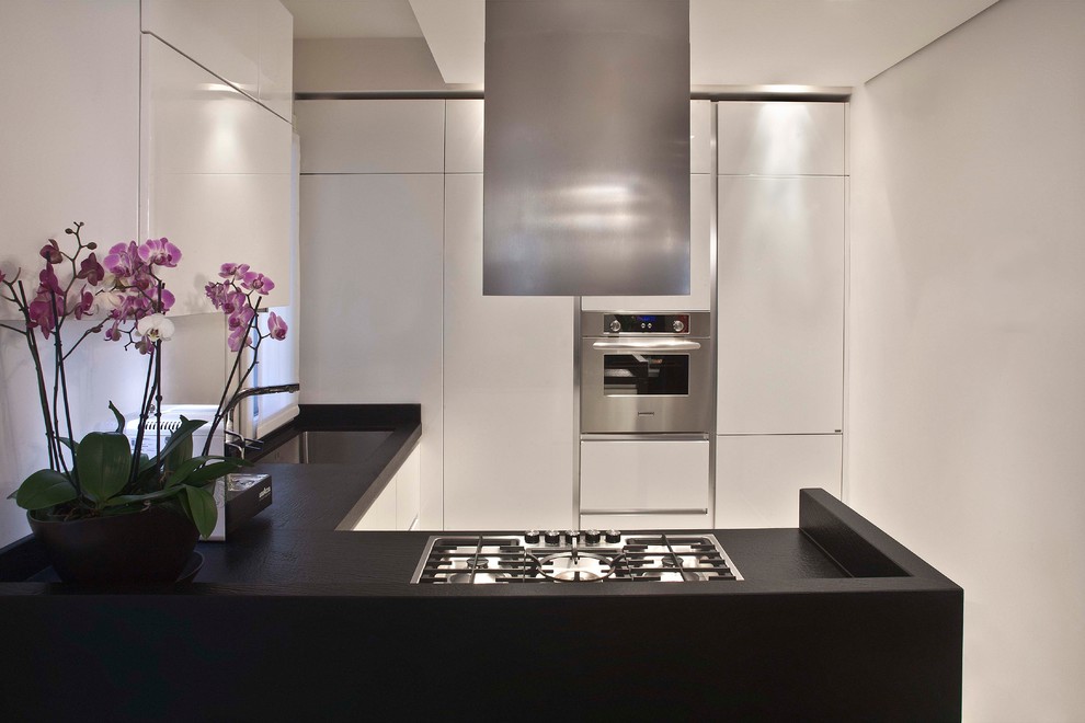 Inspiration for a contemporary kitchen in Florence.
