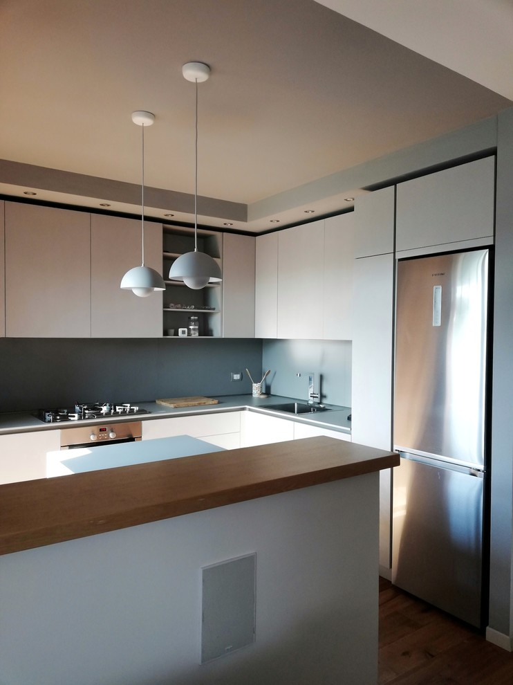 Идея дизайна: угловая кухня среднего размера в стиле модернизм с островом