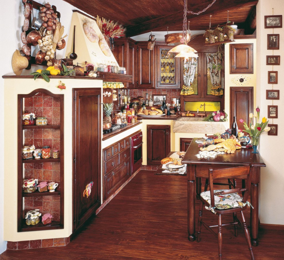 This is an example of a country kitchen in Turin.