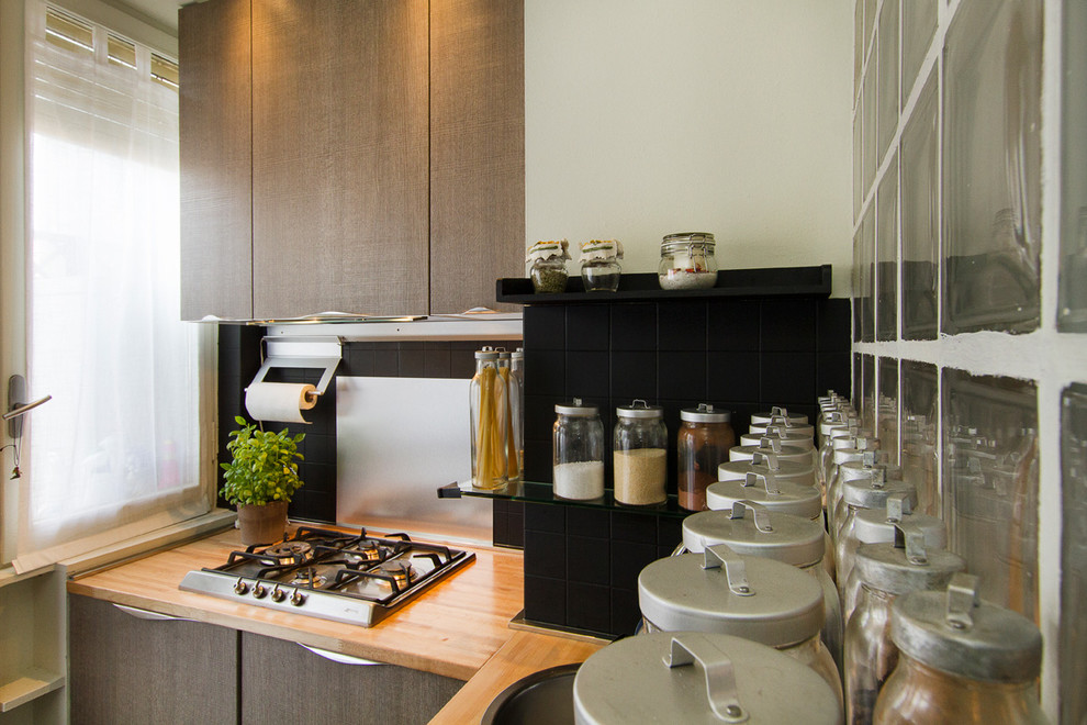 Foto di una piccola cucina a L moderna chiusa con ante a filo e ante grigie