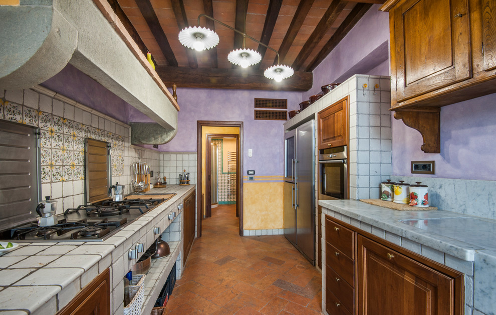 フィレンツェにある地中海スタイルのおしゃれなキッチンの写真