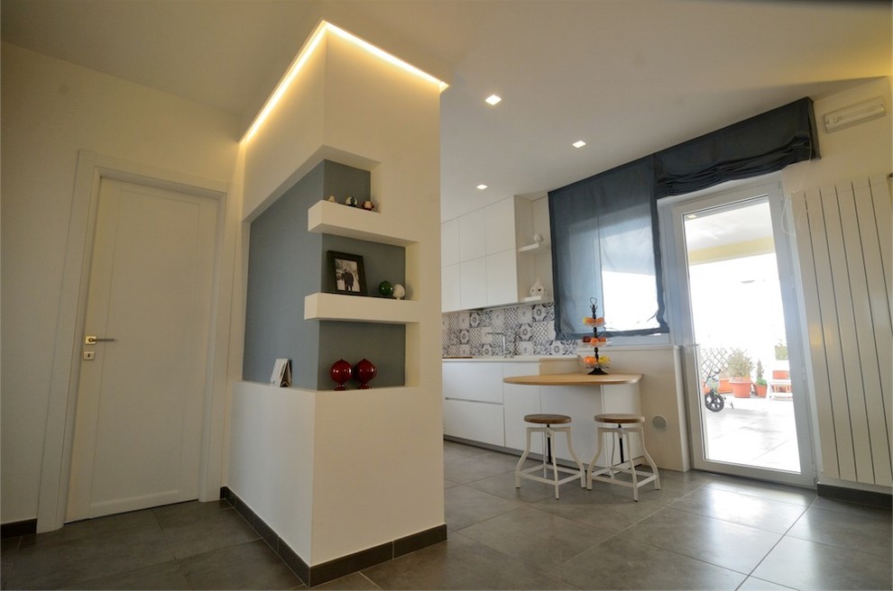Design ideas for a contemporary kitchen in Bari.