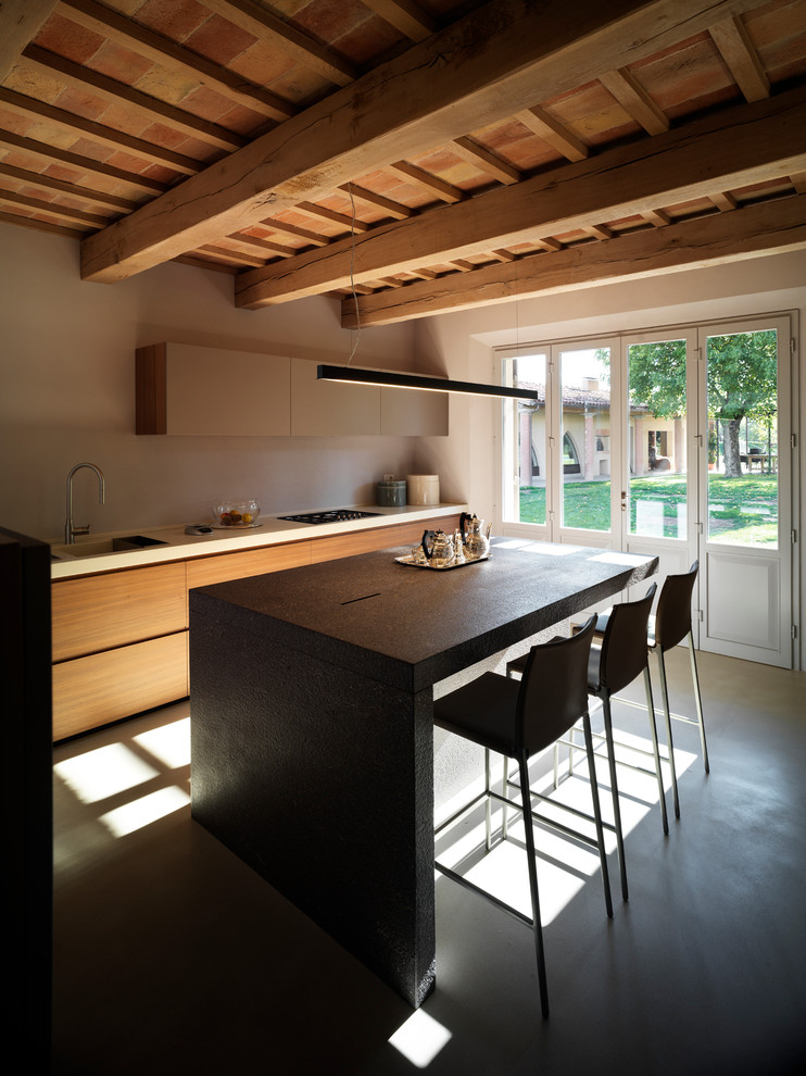 Inspiration for a contemporary kitchen in Bologna.