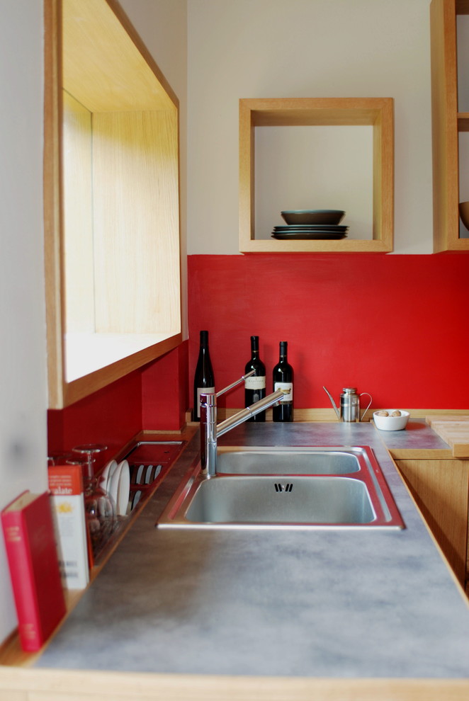 Minimalist kitchen photo in Rome