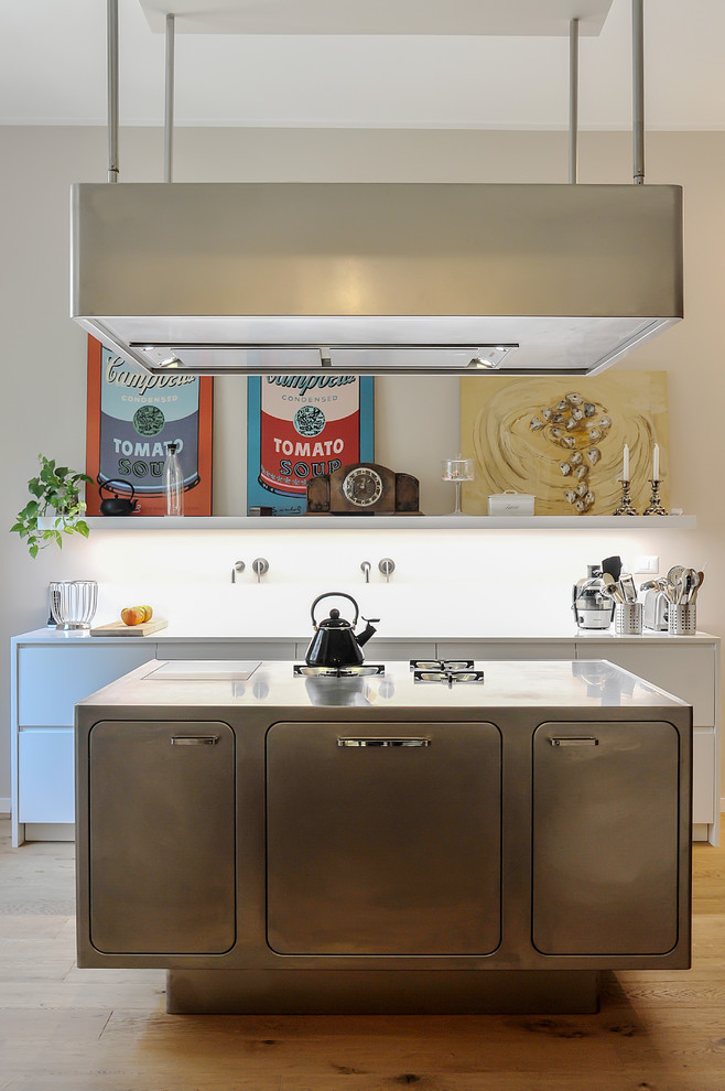 Photo of a contemporary kitchen in Rome.