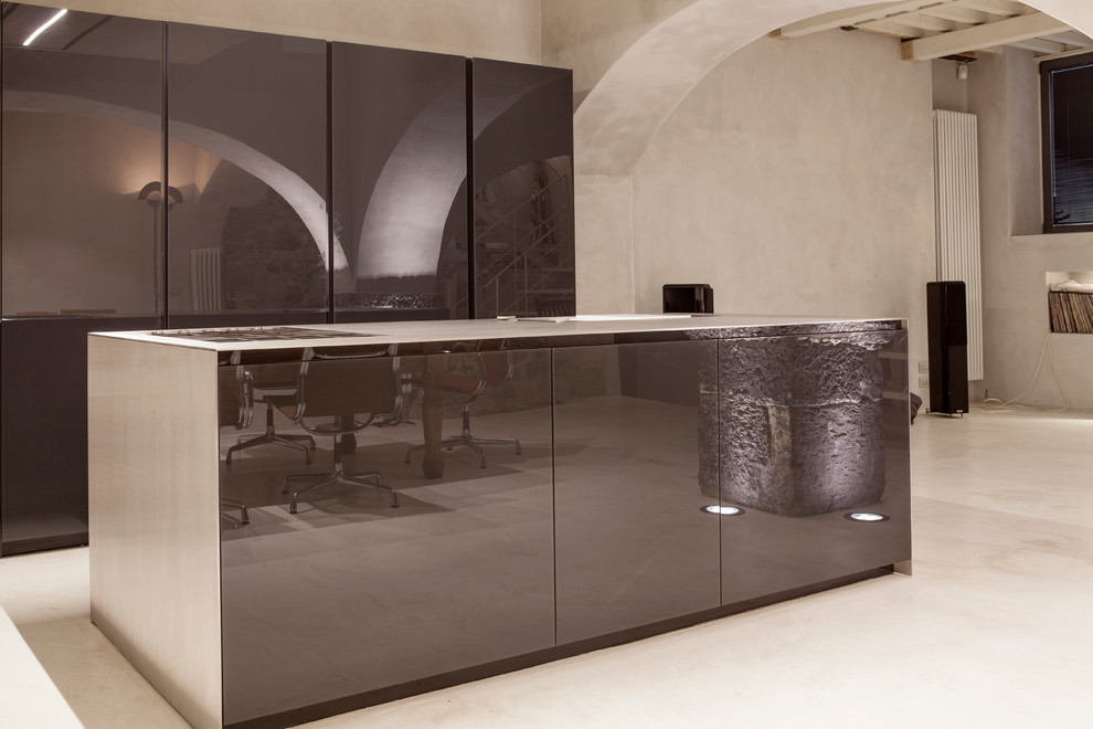 Kitchen - contemporary kitchen idea in Rome