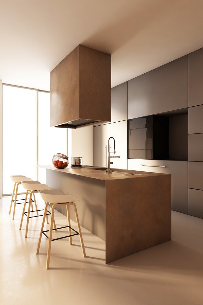 Esempio di una cucina contemporanea con lavello sottopiano, ante lisce, ante grigie, elettrodomestici in acciaio inossidabile, pavimento beige e top marrone