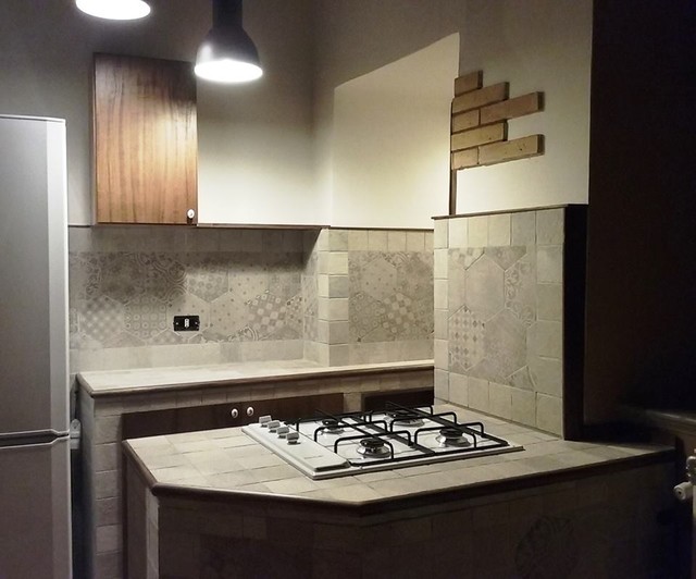 Una "grande" cucina in un piccolo spazio! Kitchen Other by T.A