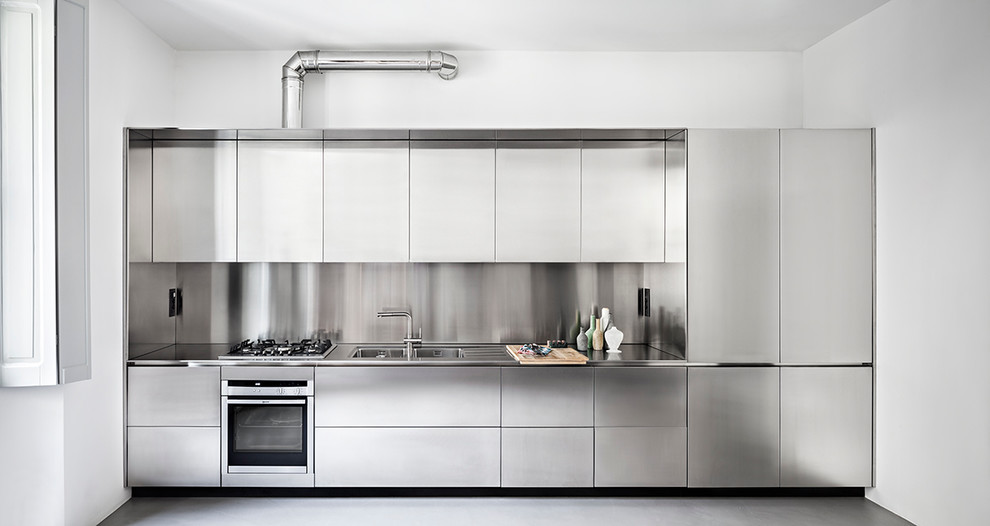 Inspiration for a contemporary kitchen remodel in Milan