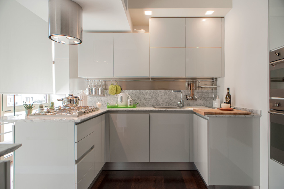 Design ideas for a medium sized contemporary u-shaped open plan kitchen in Florence with dark hardwood flooring, a built-in sink, flat-panel cabinets, grey cabinets, marble worktops, stone slab splashback and a breakfast bar.