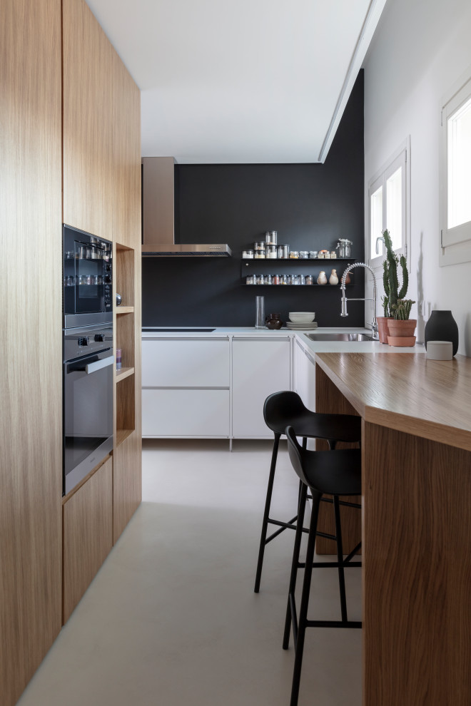 Idee per una piccola cucina contemporanea con pavimento bianco