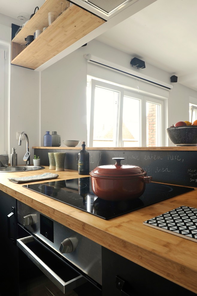 Свежая идея для дизайна: кухня в скандинавском стиле - отличное фото интерьера