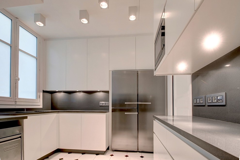 This is an example of a contemporary kitchen in Paris.