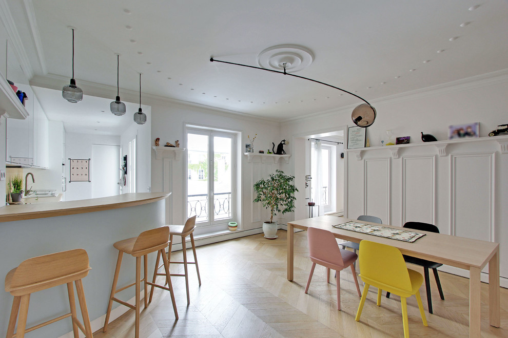 Kitchen - contemporary kitchen idea in Paris