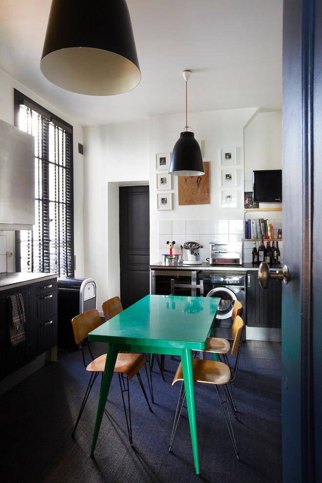 Medium sized contemporary l-shaped kitchen/diner in Paris with black cabinets, white splashback, dark hardwood flooring and no island.