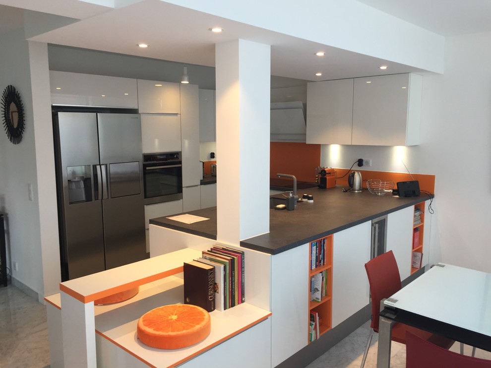 Example of a mid-sized trendy u-shaped marble floor and white floor open concept kitchen design in Nice with an integrated sink, orange backsplash, stainless steel appliances and a peninsula
