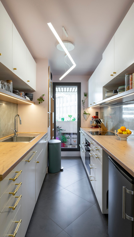 Inspiration for a medium sized modern galley kitchen in Paris with a single-bowl sink, beaded cabinets, white cabinets, laminate countertops, grey splashback, ceramic splashback, ceramic flooring, no island, grey floors and brown worktops.