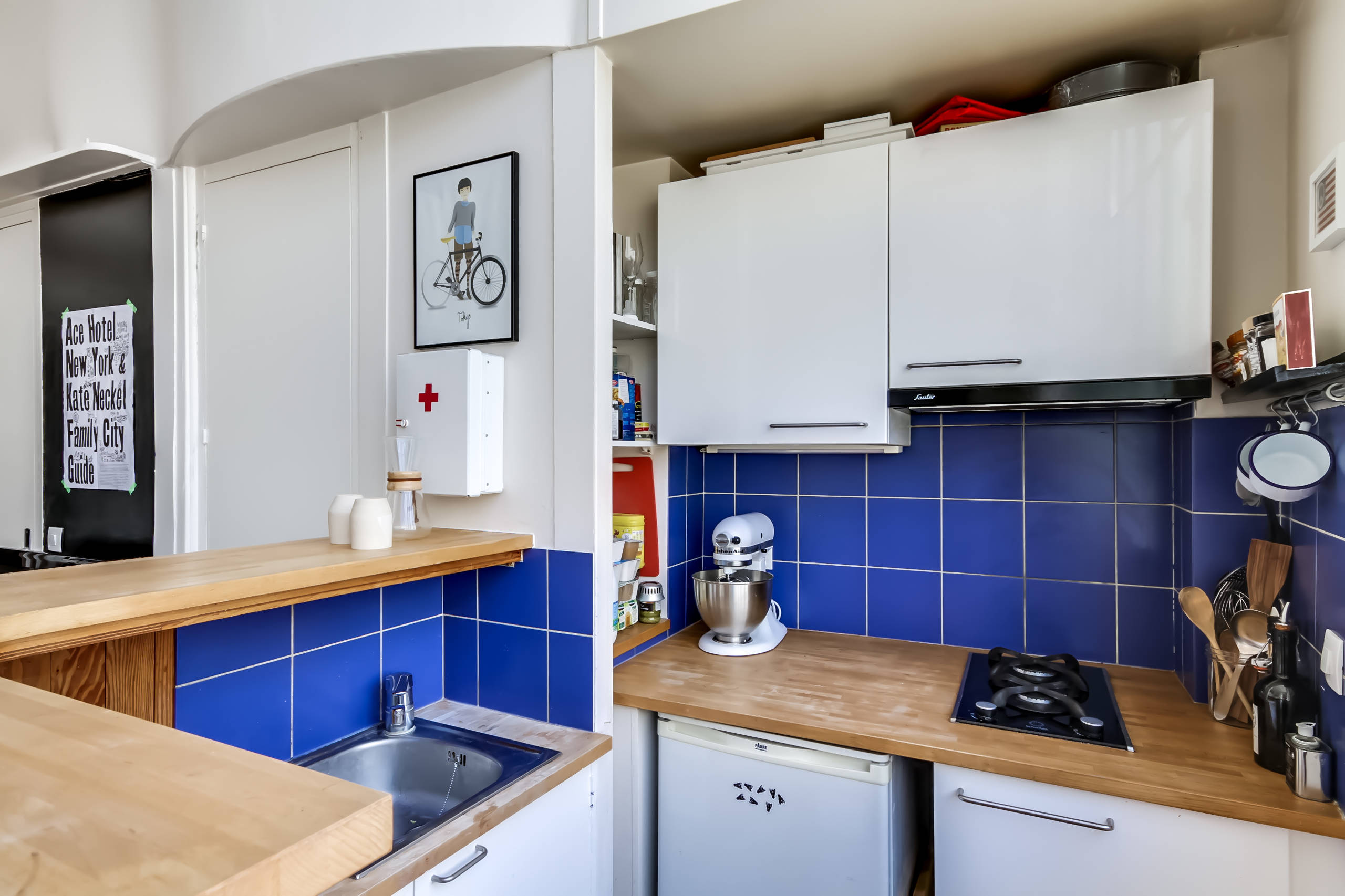 13 дизайн-идей для крошечных кухонь в маленьких квартирах из Франции