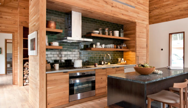 Zweizeilige, Mittelgroße Rustikale Wohnküche mit hellbraunen Holzschränken, Granit-Arbeitsplatte, Küchengeräten aus Edelstahl und Kücheninsel in Lyon
