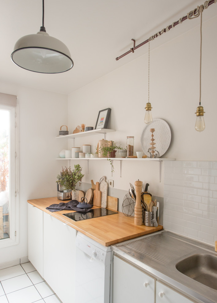 This is an example of a scandi kitchen in Montpellier.