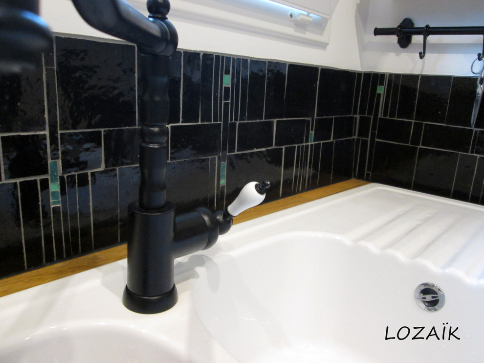 Design ideas for an eclectic kitchen in Bordeaux with a double-bowl sink, wood worktops, black splashback and mosaic tiled splashback.