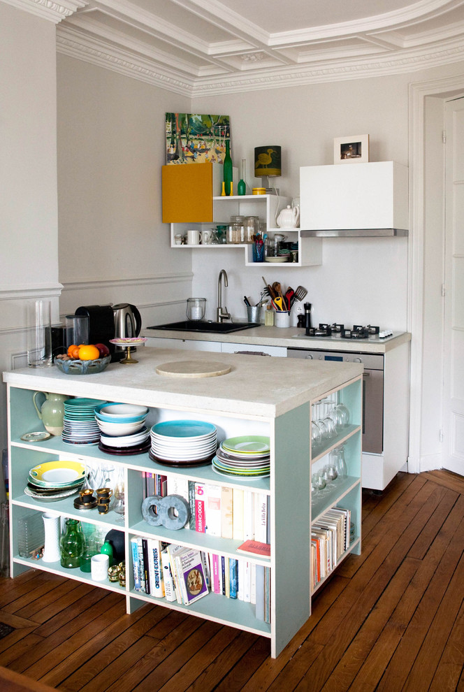 Photo of a small contemporary galley kitchen in Marseille.