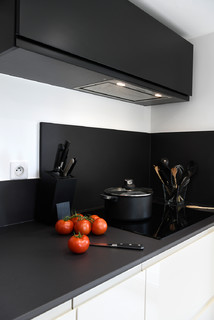 Cuisine Avec Plan De Travail Et Credences En Dekton Domoos Moderne Cuisine Autres Perimetres Par Stone Class Houzz