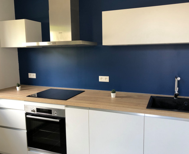 Cuisine Blanche Et Bois Murs Bleu Moderne Cuisine Bordeaux Par Cuisines Tucceri Houzz