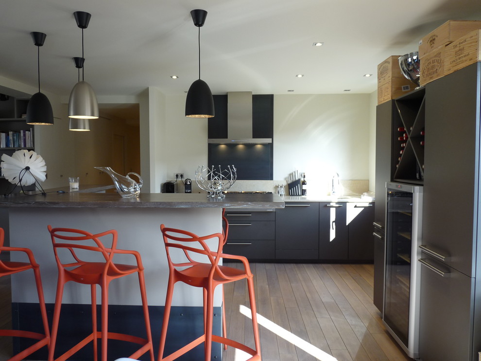 Design ideas for an eclectic kitchen in Clermont-Ferrand.