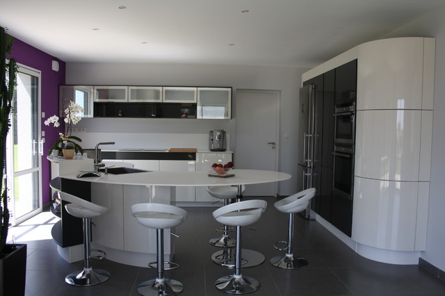 Cuisine courbe et Plan en Corian - Modern - Kitchen - Le Havre - by ...