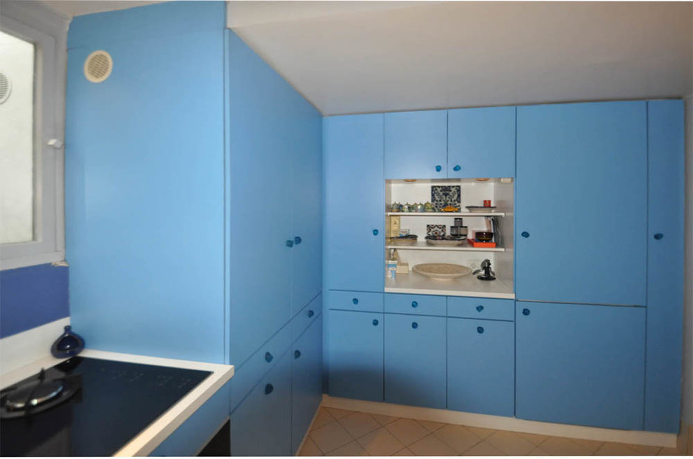 Свежая идея для дизайна: большая отдельная, угловая кухня в стиле ретро - отличное фото интерьера