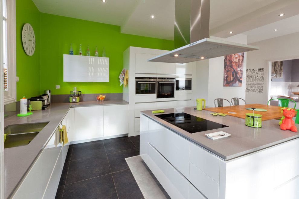 This is an example of a medium sized contemporary single-wall open plan kitchen in Paris with an integrated sink, white cabinets, granite worktops, grey splashback, stone slab splashback, integrated appliances, ceramic flooring and an island.