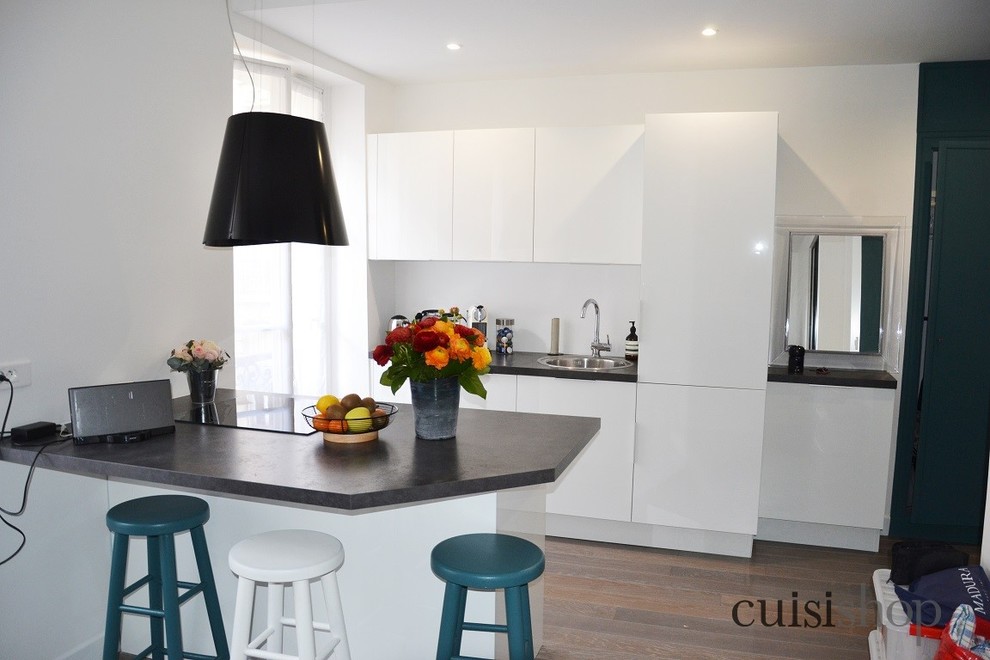 Cuisine en I avec îlot - Modern - Kitchen - Paris - by Mesure | Houzz