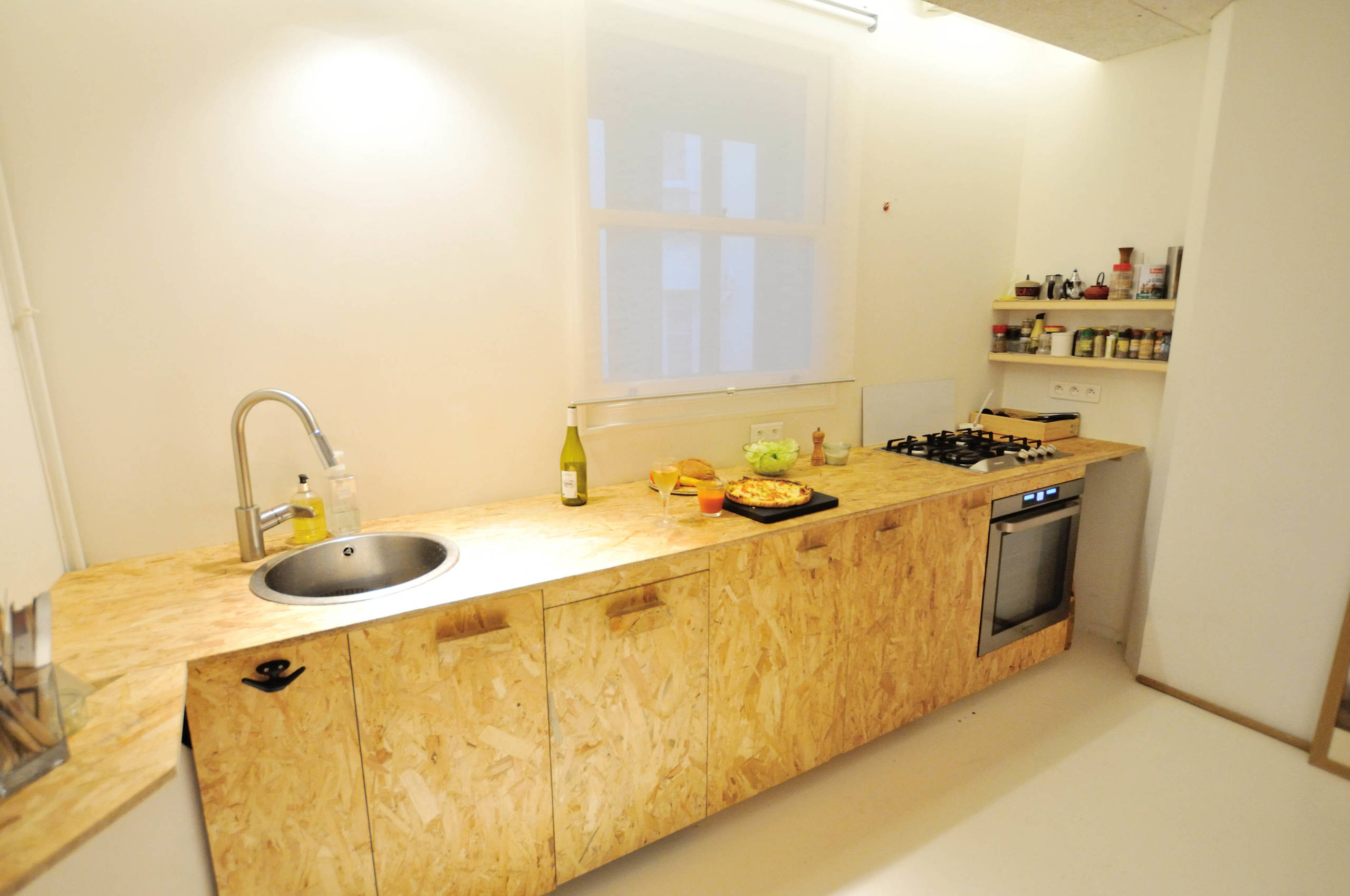 Cuisine en OSB sur meubles ikéa adaptés - Industrial - Kitchen - Paris - by  Quasiment | Houzz