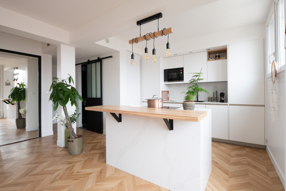 Kitchen - scandinavian kitchen idea in Paris