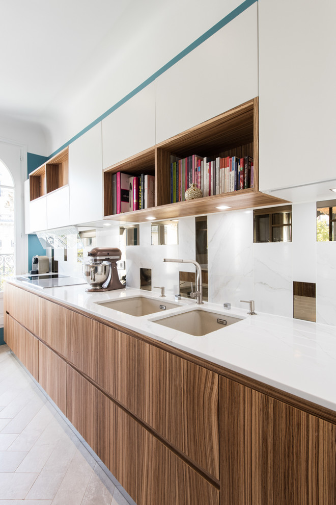 Large contemporary single-wall kitchen in Paris with a double-bowl sink, beaded cabinets, medium wood cabinets, quartz worktops, white splashback, integrated appliances and beige floors.