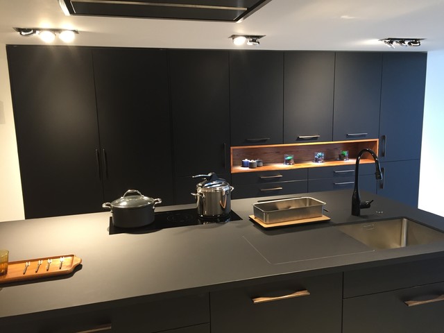 cuisine Palissandre santos, laque noir mat et plan FENIX velouté mat noir -  Modern - Küche - Paris - von Perene Clamart | Houzz