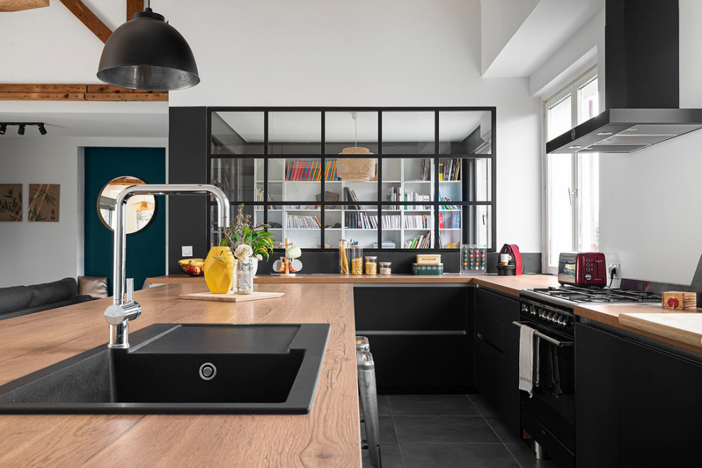 Large trendy l-shaped porcelain tile, gray floor and tray ceiling eat-in kitchen photo in Lyon with laminate countertops and an island