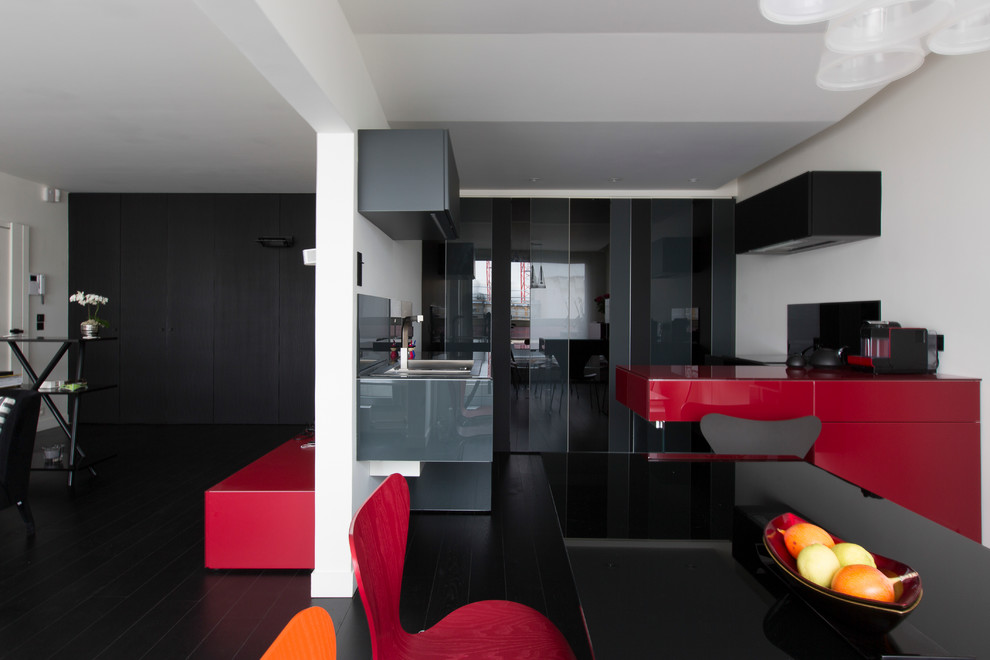 Inspiration for a contemporary kitchen remodel in Paris
