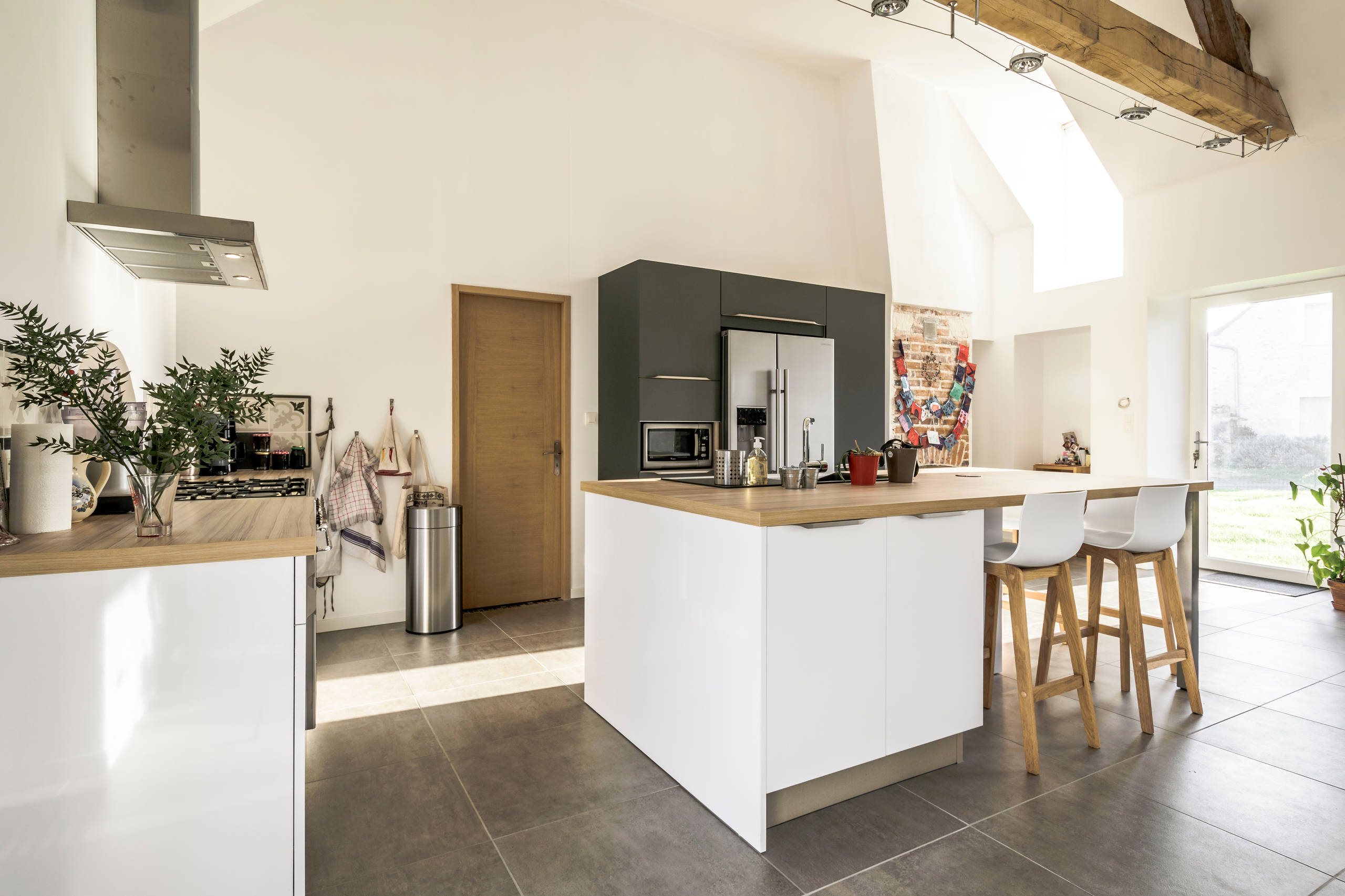 75 Scandinavian Kitchen with Cement Tile Backsplash Ideas You'll Love -  October, 2023 | Houzz