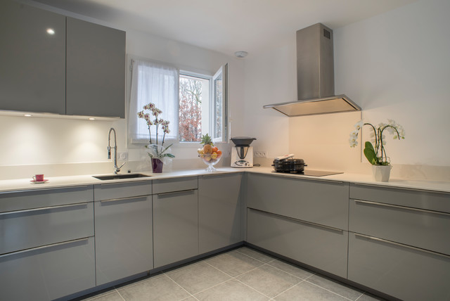 Meubles De Cuisine Gris Et Blanc, Style Moderne, Panneaux Agglomérés Et MDF, Occasion
